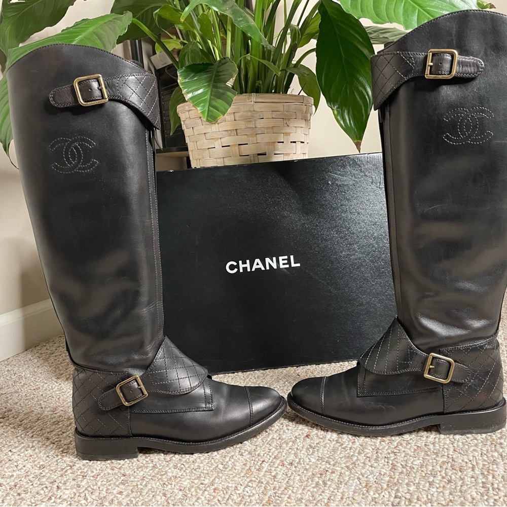 Authentic Chanel boots 37.5 excellent condition